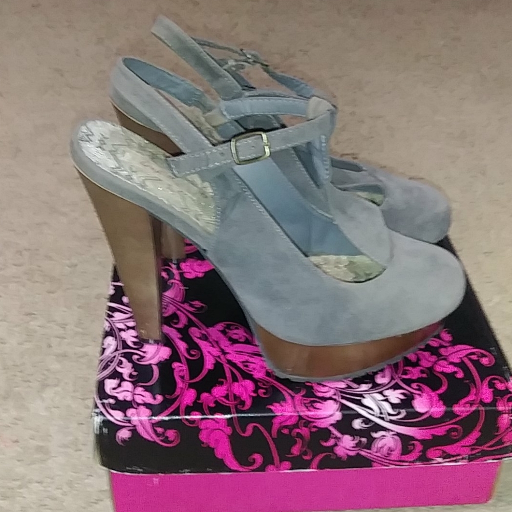 "GENTLY USED" Gray suede dance style heel Saydie
